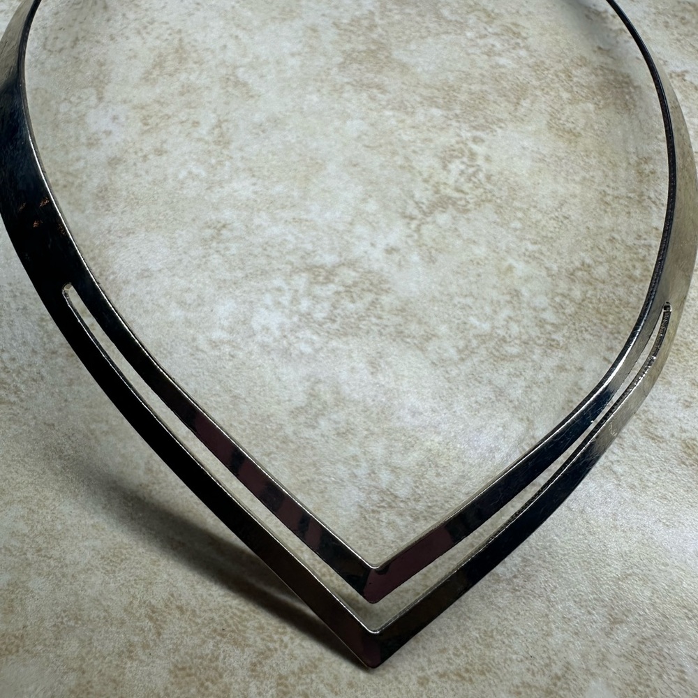 Elegant Silver Women's Necklace